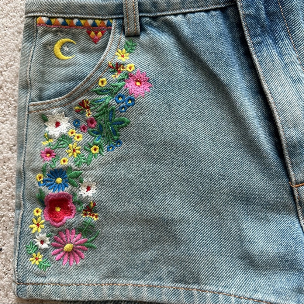 Sample Spell shorts - Picture 2 of 7